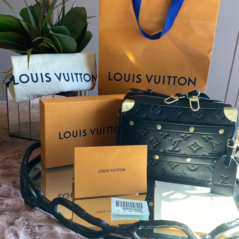 Sale LOUIS VUITTON Grained Calfskin Monogram
Handle Trunk Handbag